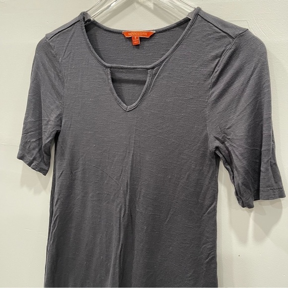 Modcloth Keyhole Grey Short Sleeve Stretch Top Size Small - Picture 4 of 7